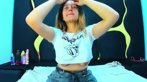 Snapshot of giaroussel chatting on February 2025 02:45:02 PM GiaRoussel online show from February 2025 02:45:02 PM