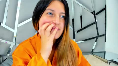 Snapshot of giaroussel chatting on February 2025 05:01:01 PM GiaRoussel online show from February 2025 05:01:01 PM