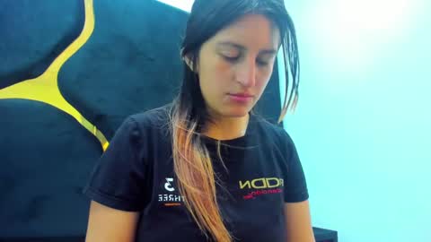 Snapshot of giaroussel chatting on February 2025 01:39:01 PM GiaRoussel online show from February 2025 01:39:01 PM