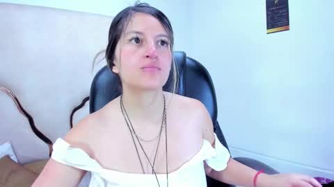 Snapshot of giaroussel chatting on October 2025 04:13:02 PM GiaRoussel online show from October 2025 04:13:02 PM