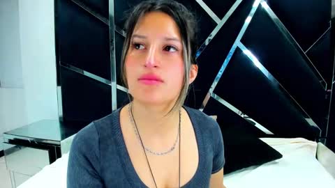 Snapshot of giaroussel chatting on December 2025 06:01:02 PM GiaRoussel online show from December 2025 06:01:02 PM