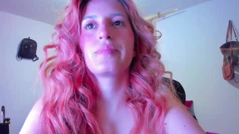 GiaRoussel online show from June 2026 07:58:02 PM