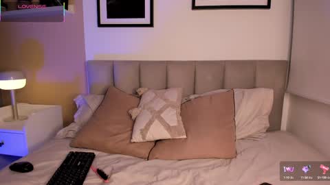 GIGI online show from September 2025 04:34:02 AM