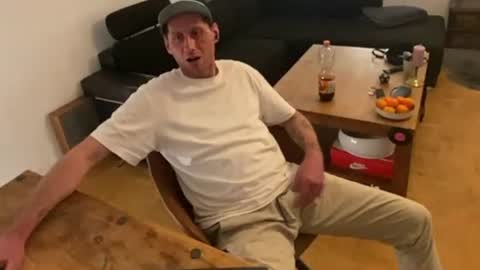 Sebastian online show from November 2025 08:00:01 PM