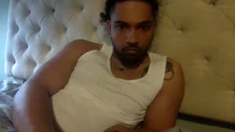 Snapshot of gilbone_gattsby chatting on April 2026 10:40:02 PM gilbone_gattsby online show from April 2026 10:40:02 PM