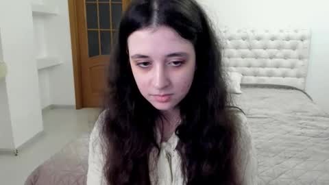 Kate online show from November 2025 09:01:02 AM