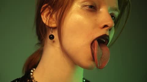        im expecting 350 thumbs up on my altar   online show from February 2025 01:11:01 AM