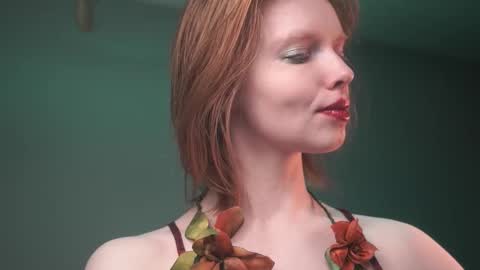        im expecting 350 thumbs up on my altar   online show from December 2025 10:16:01 PM