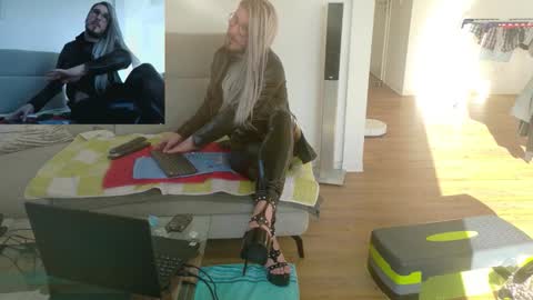 Snapshot of gingerpink1911 chatting on December 2025 12:11:02 PM GingerPink online show from December 2025 12:11:02 PM