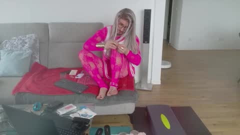 Snapshot of gingerpink1911 chatting on January 2026 10:50:01 AM GingerPink online show from January 2026 10:50:01 AM