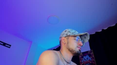 Snapshot of giomar_reyes chatting on December 2024 07:39:01 AM GIOMAR REYES online show from December 2024 07:39:01 AM