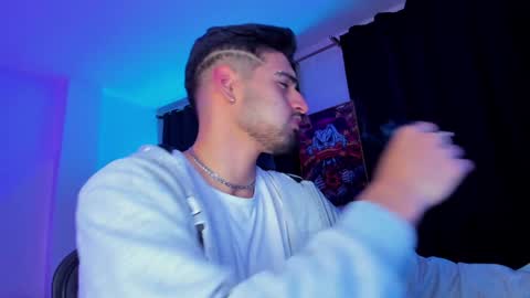 Snapshot of giomar_reyes chatting on January 2025 03:20:02 AM GIOMAR REYES online show from January 2025 03:20:02 AM