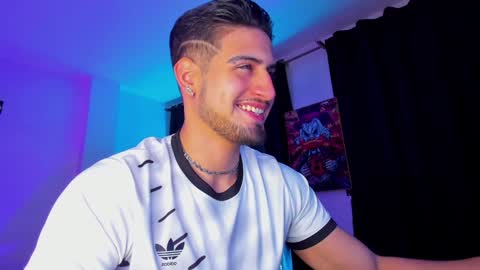 Snapshot of giomar_reyes chatting on January 2025 03:14:01 AM GIOMAR REYES online show from January 2025 03:14:01 AM