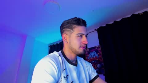 Snapshot of giomar_reyes chatting on January 2025 08:24:01 AM GIOMAR REYES online show from January 2025 08:24:01 AM