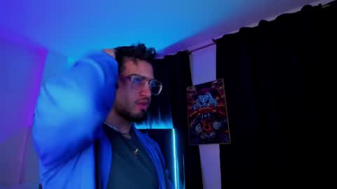 Snapshot of giomar_reyes chatting on January 2025 02:57:01 AM GIOMAR REYES online show from January 2025 02:57:01 AM