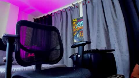 Snapshot of giomar_reyes chatting on February 2026 07:51:01 AM GIOMAR REYES online show from February 2026 07:51:01 AM