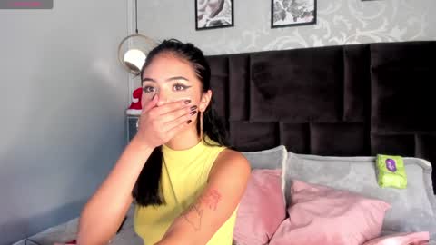 Giovanna  online show from December 2024 01:22:01 PM