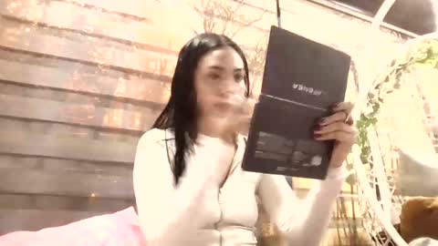 Snapshot of giovanna_oliveria chatting on December 2025 11:01:02 PM giovanna_oliveria online show from December 2025 11:01:02 PM