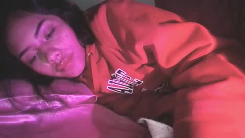 Snapshot of giovanna_oliveria chatting on January 2026 10:13:02 PM giovanna_oliveria online show from January 2026 10:13:02 PM