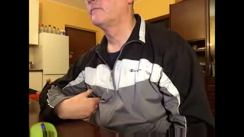 giovanni_1964 online show from December 2024 07:51:01 PM