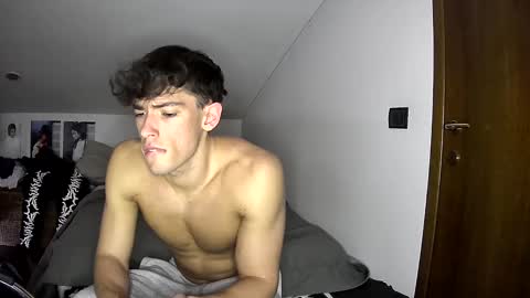 Snapshot of giovyyx chatting on March 2025 10:10:01 PM giovyyx online show from March 2025 10:10:01 PM