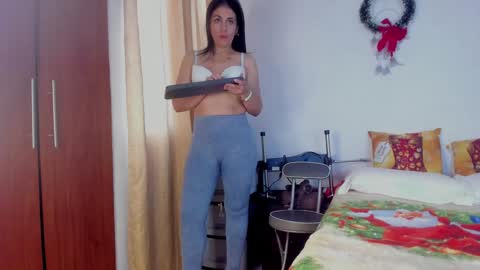 Snapshot of girasol_walton chatting on December 2024 11:58:01 AM Girasol Walton online show from December 2024 11:58:01 AM