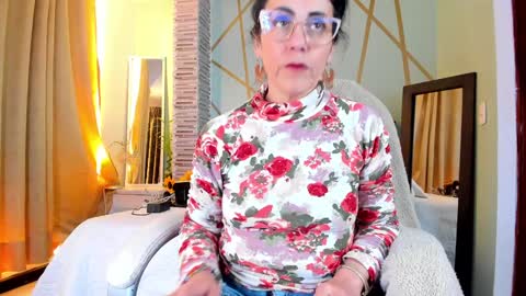 Snapshot of girasol_walton chatting on January 2025 07:01:02 PM Girasol Walton online show from January 2025 07:01:02 PM