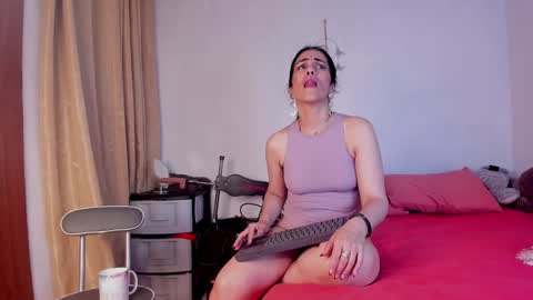 Snapshot of girasol_walton chatting on February 2025 10:18:02 AM Girasol Walton online show from February 2025 10:18:02 AM