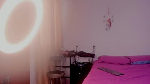 Snapshot of girasol_walton chatting on February 2025 01:00:02 PM Girasol Walton online show from February 2025 01:00:02 PM