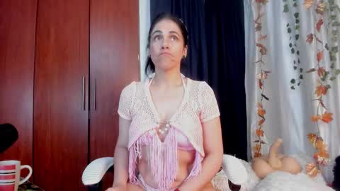 Snapshot of girasol_walton chatting on November 2025 09:42:01 AM Girasol Walton online show from November 2025 09:42:01 AM