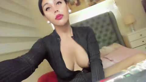 urGIRL online show from December 2024 07:43:01 PM