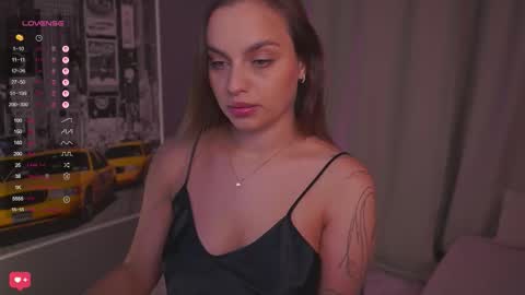 Snapshot of girl_peach_ chatting on October 2025 05:35:02 PM Kate online show from October 2025 05:35:02 PM