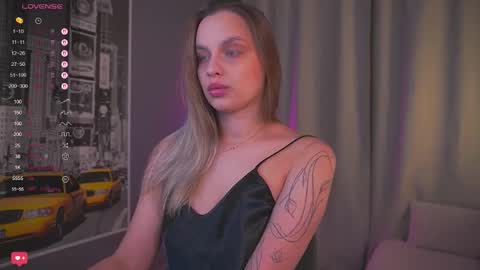 Snapshot of girl_peach_ chatting on November 2025 07:27:01 PM Kate online show from November 2025 07:27:01 PM