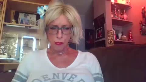 Snapshot of girlinrock chatting on September 2025 12:34:01 AM Girlinrock online show from September 2025 12:34:01 AM