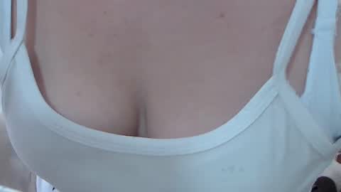 Snapshot of girlvictoria chatting on November 2025 04:17:02 PM Victoria online show from November 2025 04:17:02 PM