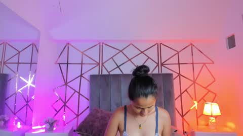 Snapshot of giselle_roldan chatting on January 2025 12:04:02 PM GISELLE ROLDAN online show from January 2025 12:04:02 PM