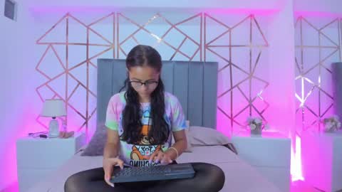 Snapshot of giselle_roldan chatting on January 2025 11:59:01 AM GISELLE ROLDAN online show from January 2025 11:59:01 AM