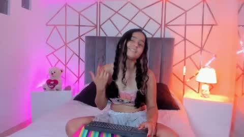 Snapshot of giselle_roldan chatting on February 2025 12:59:02 PM GISELLE ROLDAN online show from February 2025 12:59:02 PM