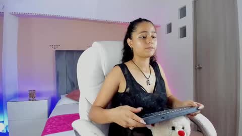 Snapshot of giselle_roldan chatting on September 2025 03:39:02 AM GISELLE ROLDAN online show from September 2025 03:39:02 AM