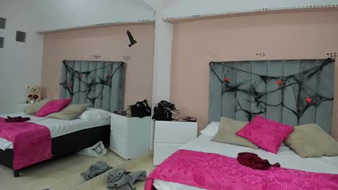 Snapshot of giselle_roldan chatting on October 2025 08:18:02 PM GISELLE ROLDAN online show from October 2025 08:18:02 PM