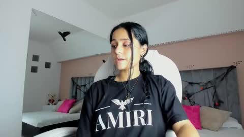 Snapshot of giselle_roldan chatting on October 2025 04:22:02 AM GISELLE ROLDAN online show from October 2025 04:22:02 AM