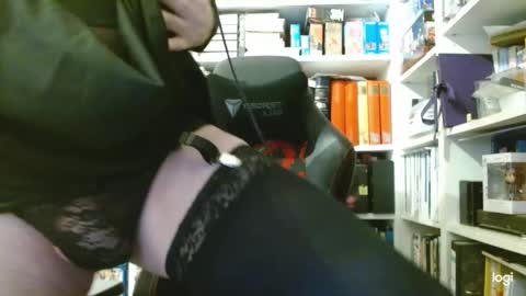 Snapshot of gizmox_ chatting on March 2025 05:00:02 PM GizmoX online show from March 2025 05:00:02 PM