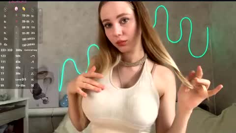 Snapshot of gladissoter chatting on June 2026 03:18:02 AM Violetta online show from June 2026 03:18:02 AM