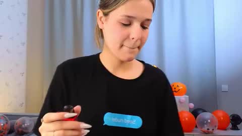 Snapshot of gladysacreman chatting on October 2025 02:59:01 AM Michelle online show from October 2025 02:59:01 AM