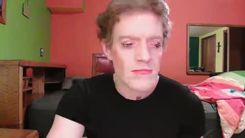 Snapshot of glamtransgoddess15 chatting on November 2025 03:44:01 PM glam trans goddess online show from November 2025 03:44:01 PM