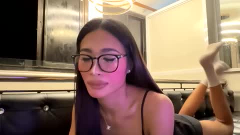 gleiahong online show from May 2026 12:45:01 PM