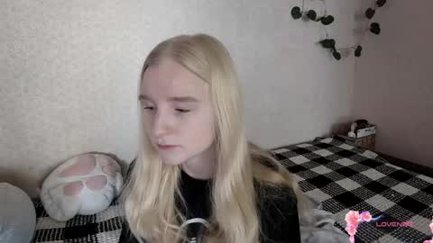 Snapshot of glennabeem chatting on May 2026 09:03:01 AM Laura online show from May 2026 09:03:01 AM