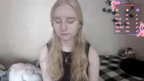 Snapshot of glennabeem chatting on May 2026 07:46:02 AM Laura online show from May 2026 07:46:02 AM