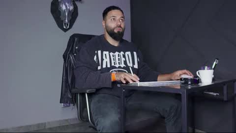 Matthew .. for short call me Matt online show from September 2025 02:56:02 AM