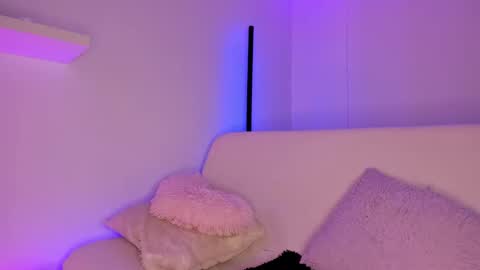 Snapshot of gloomydoll chatting on December 2024 03:44:01 PM Mimi online show from December 2024 03:44:01 PM